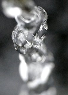 Dissipative Strukturen in Vortex-Form Frei fallender Wasserstrahl