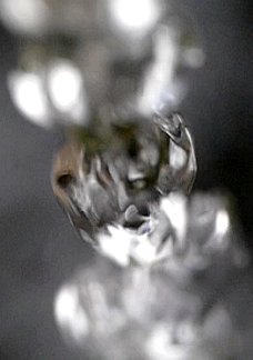 Dissipative Strukturen in Vortex-Form Frei fallender Wasserstrahl