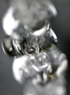 Dissipative Strukturen in Vortex-Form Frei fallender Wasserstrahl